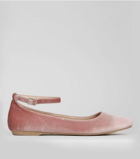Wide Fit Pink Velvet Pointed Pumps | New Look