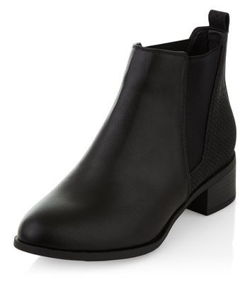 flat heel chelsea boots