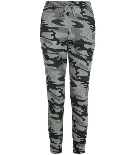 Petite Green Camo Print Joggers | New Look