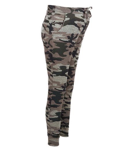 Maternity Green Camo Print Joggers | New Look