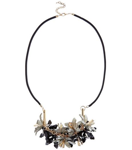 Black 3D Flower Necklace | New Look