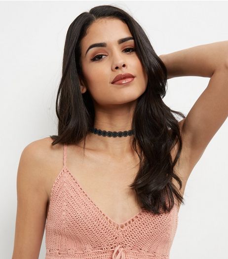 Black Daisy Cut Out Choker | New Look