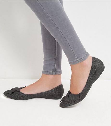 Black Shimmer Knotted Bow Front Pumps | New Look