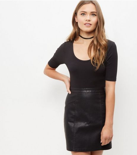 Black Scoop Neck 1/2 Sleeve Bodysuit | New Look