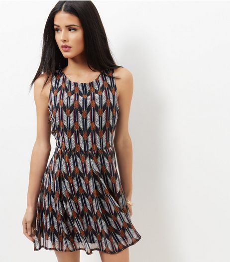 Mela Grey Arrow Print Dress | New Look
