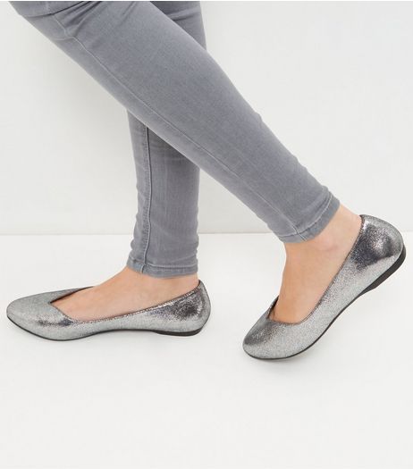 Wide Fit Silver Metallic Pointed Pumps | New Look