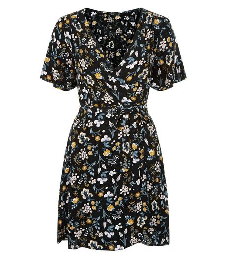 Petite Black Floral Print Wrap Dress | New Look