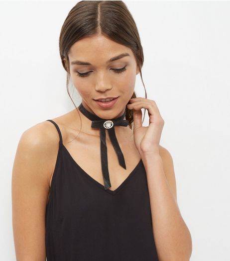 Black Velvet Ribbon Bow Choker | New Look