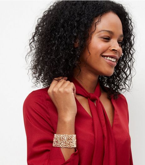 Gold Leaf Wide Stretch Bracelet | New Look