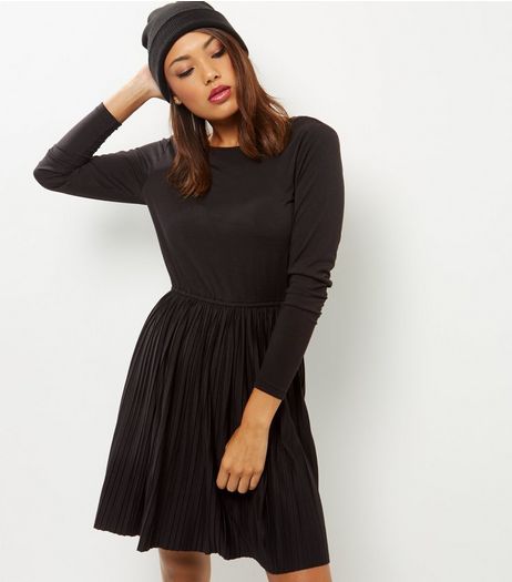 Black Pleated Scoop Back Mini Dress | New Look
