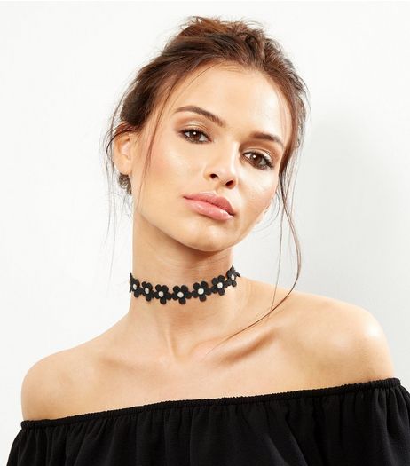 Black Flower Pearl Choker | New Look