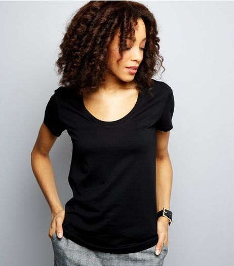 Black Scoop Neck Short Sleeve T-Shirt | New Look