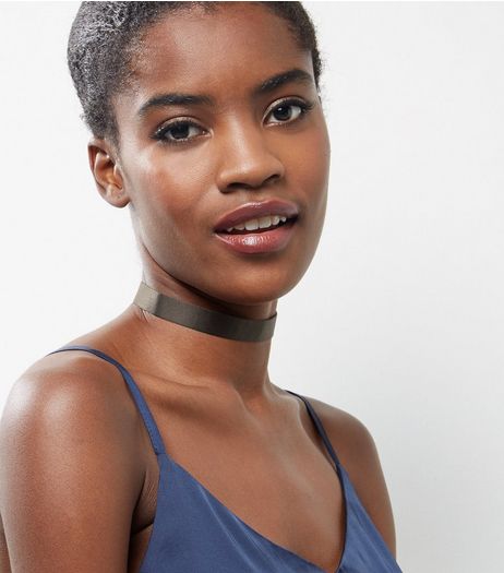 Black Matte Sateen Choker | New Look