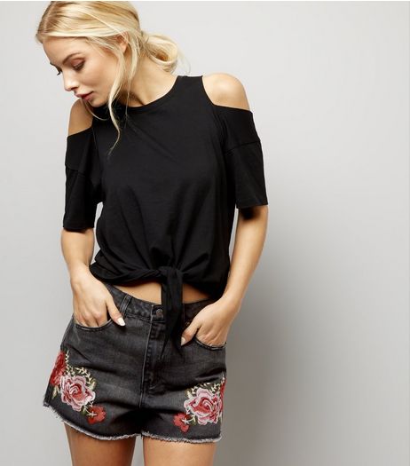 Black Rose Embroidered Mom Shorts | New Look