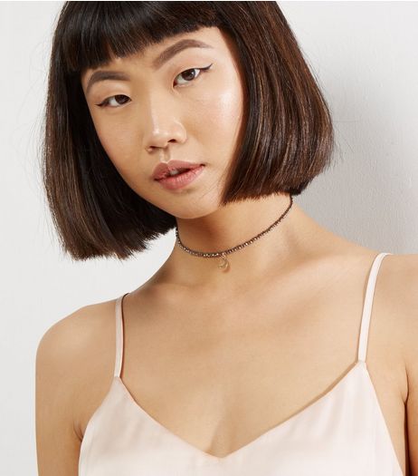 Gold Bead Moon Charm Choker | New Look