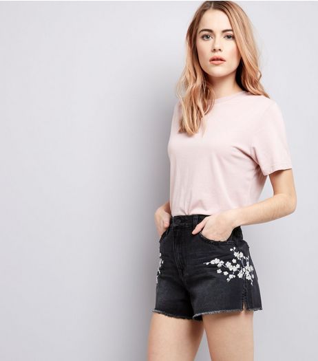 Black Floral Trim Denim Shorts | New Look