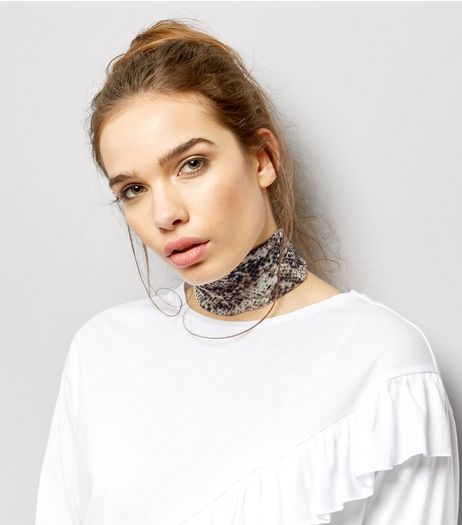 Black Snakeskin Pattern Choker | New Look