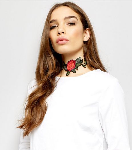 Red Rose Embroidered Choker | New Look