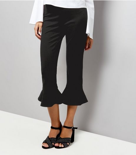 Petite Black Frill Hem Cropped Trousers | New Look