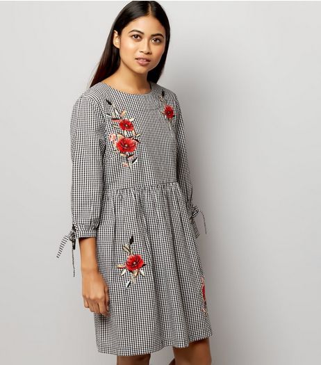 Petite Black Gingham Floral Embroidered Smock Dress | New Look