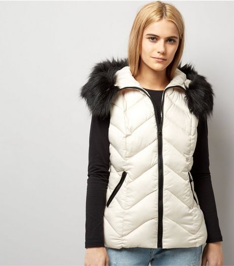Cream Faux Fur Trim Quilted Gilet | New Look