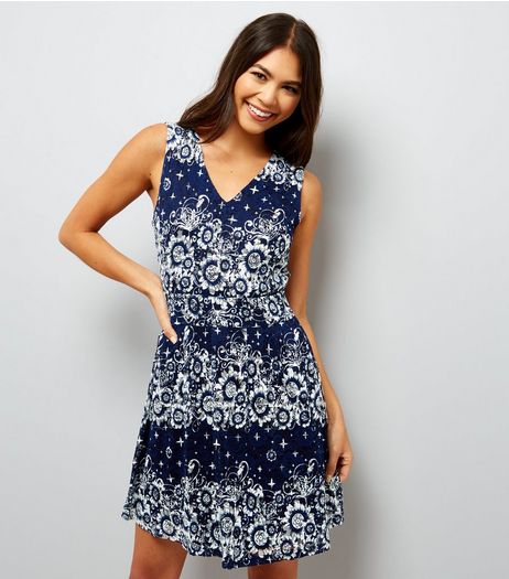 Mela Navy Star Floral Lace Dress | New Look
