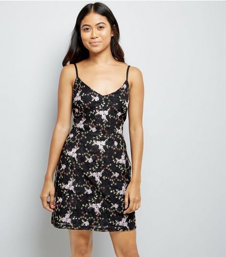 Petite Black Floral Embroidered Lace Bodycon Dress | New Look