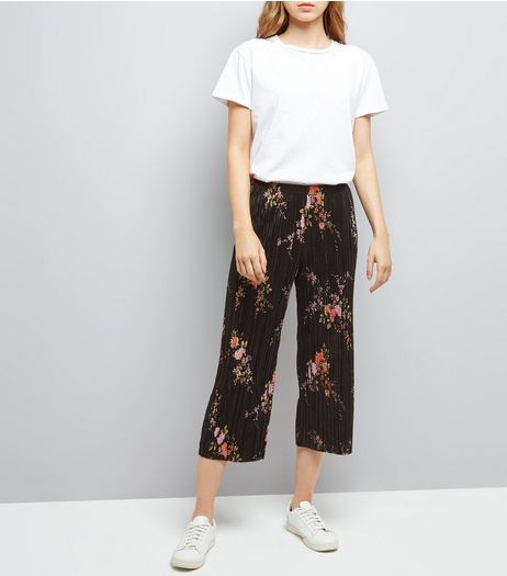 Black Floral Print Pleated Cropped Trousers | New Look