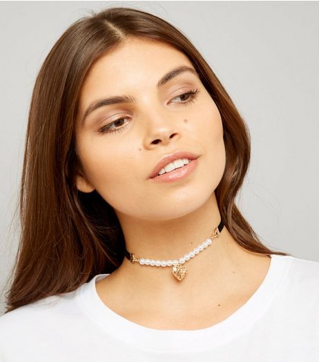 Black Filigree Heart Charm and Pearl Choker | New Look