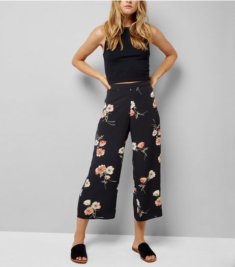 Black Floral Print Cropped Trousers | New Look