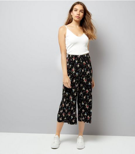 Black Floral Print Pleated Cropped Trousers | New Look