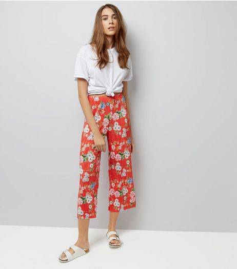 Red Floral Print Plisse Cropped Trousers | New Look