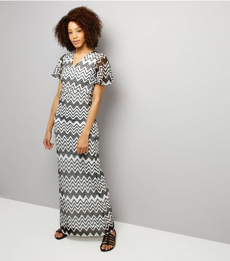 Mela Black Zig Zag Print Maxi Dress | New Look