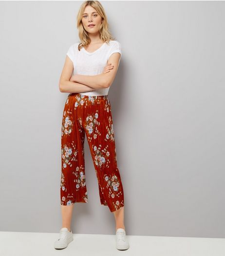 Red Floral Print Cropped Trousers | New Look